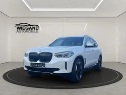 Weiß Gebraucht 2021 BMW iX3 Impressive SUV | 29.890 € (Etwas zu teuer)
