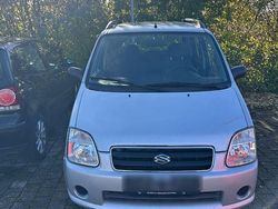 Grau Gebraucht 2005 Suzuki Wagon R+ Club Van / Kleinbus | 1.880 € (Fairer Preis)