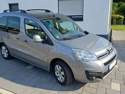 Grau Gebraucht 2017 Citroën Berlingo PureTech Van / Kleinbus | 12.600 € (Fairer Preis)