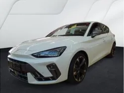 Glacial weiß metallic (metallic) Gebraucht 2025 Cupra Leon Limousine | 32.900 € (Guter Preis)