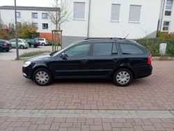 Schwarz Gebraucht 2012 Skoda Octavia Kombi | 4.600 € (Superpreis)