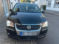 Schwarz Gebraucht 2009 VW Touran Van / Kleinbus | 6.000 €