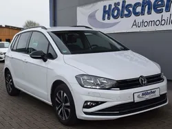 Weiß Gebraucht 2018 VW Golf Sportsvan IQ Drive Van / Kleinbus | 17.990 € (Fairer Preis)