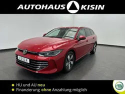 Red metallic Gebraucht 2024 VW Passat Elegance Kombi | 33.900 € (Teuer)