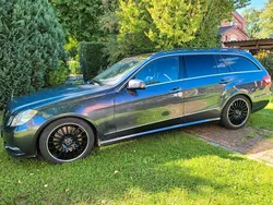 Grau Gebraucht 2010 Mercedes E500 Avantgarde Kombi | 13.699 €