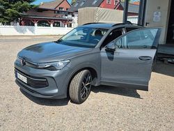 Grau Gebraucht 2024 VW Tiguan Life SUV | 39.700 €