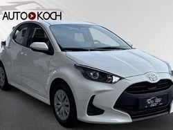 Weiß Gebraucht 2025 Toyota Yaris Hybrid Business Edition Limousine | 21.490 € (Guter Preis)