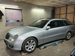 Silber Gebraucht 2006 Mercedes E200 Kombi | 5.900 €