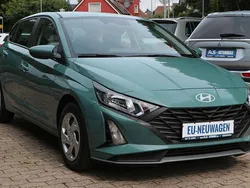 Grün Neu 2025 Hyundai i20 Comfort Limousine | 17.790 € (Guter Preis)