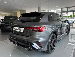 Grau Neu 2025 Audi RS3 Sport Kleinwagen | 74.850 € (Teuer)