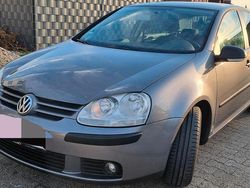 Grau Gebraucht 2007 VW Golf V Limousine | 2.500 €