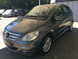 Grau Gebraucht 2011 Mercedes B160 Van / Kleinbus | 10.980 € (Teuer)