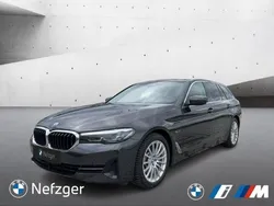 Grau Gebraucht 2022 BMW 520 Kombi | 28.880 € (Guter Preis)