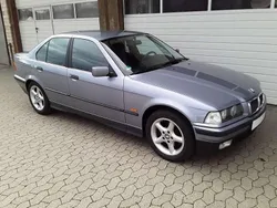 Samoablau Gebraucht 1997 BMW 318 Limousine | 7.850 € (Teuer)