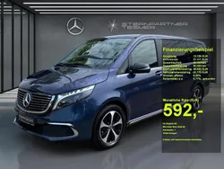 Blau Gebraucht 2024 Mercedes EQV300 Avantgarde Van / Kleinbus | 54.900 € (Teuer)