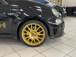 Schwarz Neu 2024 Abarth 695 Kleinwagen | 36.900 € (Teuer)