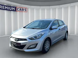 Sleek silver / met Gebraucht 2013 Hyundai i30 Classic Limousine | 7.490 € (Fairer Preis)