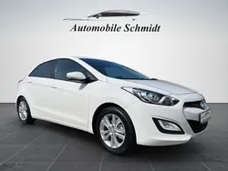 Weiß Gebraucht 2015 Hyundai i30 Edition Limousine | 10.990 € (Fairer Preis)