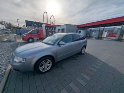 Silber Gebraucht 2003 Audi A4 Kombi | 2.000 € (Fairer Preis)