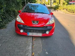 Rot Gebraucht 2009 Peugeot 207 Kombi | 700 €