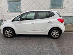Weiß Gebraucht 2011 Kia Venga Spirit Kleinwagen | 5.600 € (Etwas zu teuer)