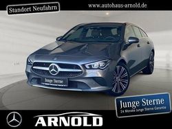 Grau (mountaingrau) Gebraucht 2023 Mercedes CLA200 Shooting Brake Kombi | 27.700 € (Guter Preis)
