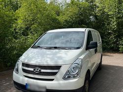 Weiß Gebraucht 2010 Hyundai H-1 Van / Kleinbus | 3.700 € (Fairer Preis)