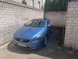 Blau Gebraucht 2015 Volvo V40 Summum Kombi | 11.000 € (Etwas zu teuer)