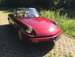 Rot Gebraucht 1991 Alfa Romeo Spider Cabrio | 16.900 €