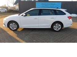 Weiß Gebraucht 2021 Skoda Octavia Ambition Kombi | 16.990 €