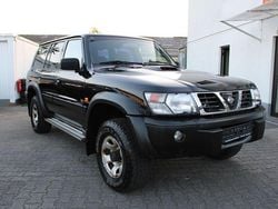 Schwarz (metallic) Gebraucht 2001 Nissan Patrol SUV | 18.999 €
