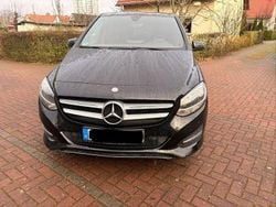 Schwarz Gebraucht 2015 Mercedes B180 Van / Kleinbus | 10.100 € (Guter Preis)