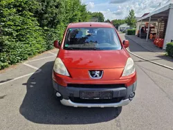 Rot Gebraucht 2012 Peugeot Partner Tendance Van / Kleinbus | 2.999 € (Superpreis)