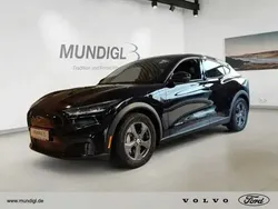 Schwarz metallic Gebraucht 2022 Ford Mustang Mach-E Basis SUV | 42.610 € (Teuer)