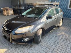 Schwarz Gebraucht 2011 Ford Focus Titanium Limousine | 900 €