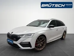 Brilliantsilber / foliert grau metallic Gebraucht 2023 Skoda Octavia RS Kombi | 39.980 € (Teuer)