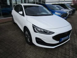 Weiß Gebraucht 2022 Ford Focus Titanium Limousine | 20.990 € (Fairer Preis)