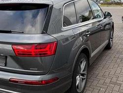 Grau Gebraucht 2016 Audi Q7 S-line plus SUV | 29.950 €