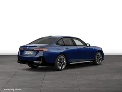Blau Gebraucht 2024 BMW i5 Limousine | 62.851 €