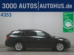 Brilliantsilber metallic Gebraucht 2023 Skoda Octavia | 36.870 € (Fairer Preis)