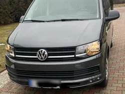 Grau Gebraucht 2017 VW Multivan Van / Kleinbus | 28.000 € (Etwas zu teuer)