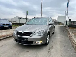 Beige Gebraucht 2011 Skoda Octavia Ambition Kombi | 6.499 € (Teuer)