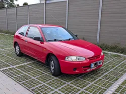 Rot Gebraucht 2000 Mitsubishi Colt Kleinwagen | 2.450 €