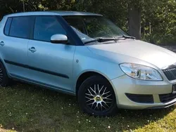 Grün Gebraucht 2010 Skoda Fabia Kleinwagen | 3.499 € (Fairer Preis)