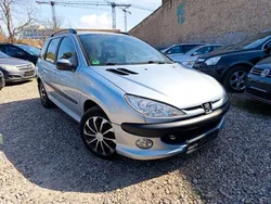 Grau Gebraucht 2003 Peugeot 206 Tendance Kombi | 2.450 € (Fairer Preis)