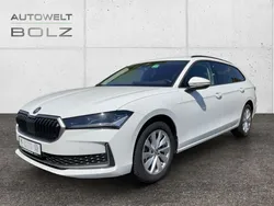 Weiss Gebraucht 2024 Skoda Superb Kombi | 31.990 € (Fairer Preis)