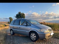 Grau Gebraucht 2004 Opel Zafira Van | 999 €