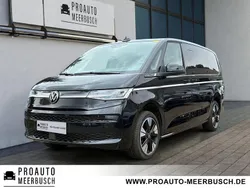 Deep black perleffekt Gebraucht 2023 VW T7 Style Van | 53.170 € (Etwas zu teuer)