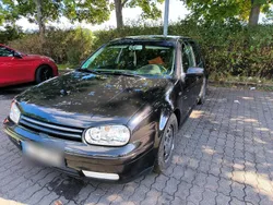 Schwarz Gebraucht 2002 VW Golf IV Kleinwagen | 549 € (Guter Preis)