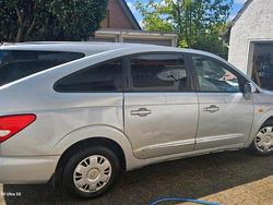 Silber Gebraucht 2005 Ssangyong (KGM) Rodius Van / Kleinbus | 1.000 €